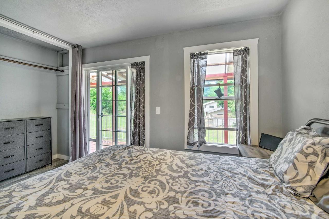 Cozy North Bend Getaway Near Dunes And Ocean! Lakeside Екстериор снимка